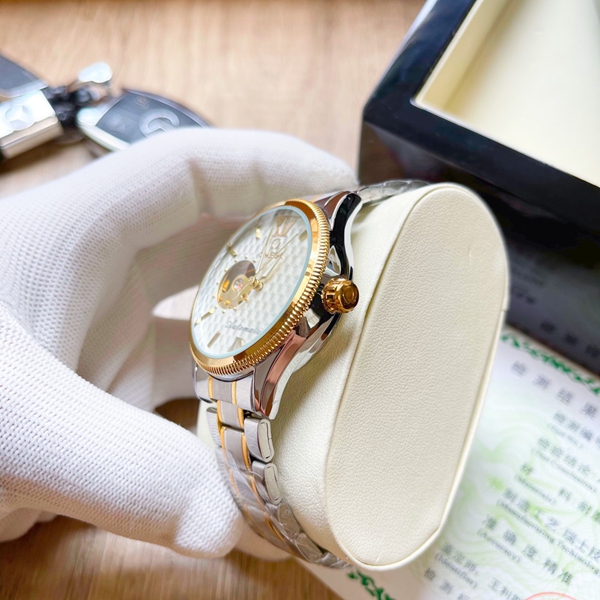 ブランド時計背面デザイン